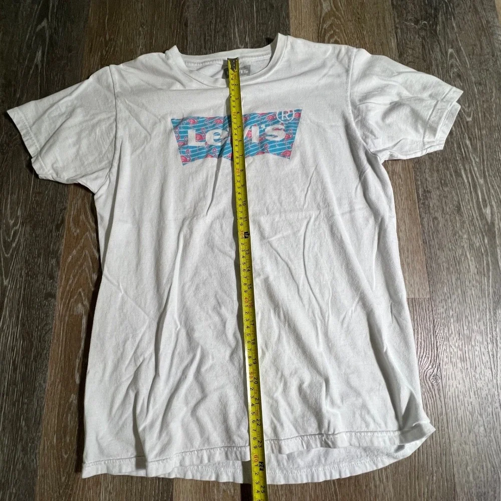 Levi's Graphic T-Shirt Mens Medium White Flamingo Batwing Logo Short Sleeve Tee